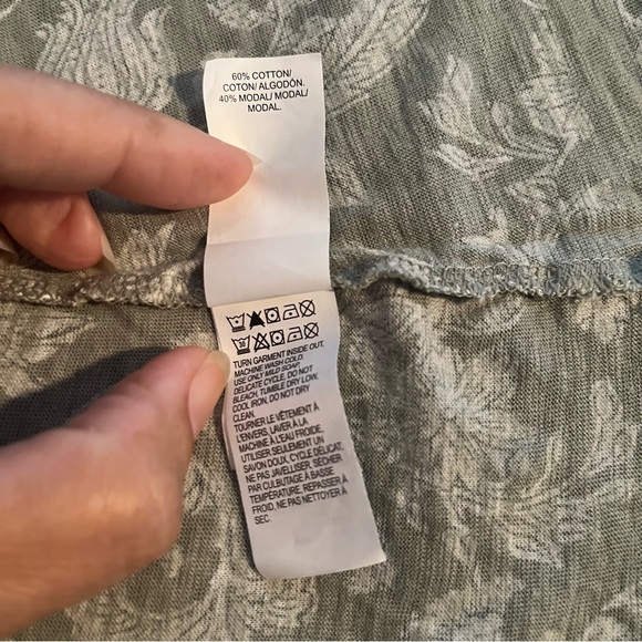 Lucky Brand Sage Green Long Sleeve Floral Print Top Sz M - Picture 6 of 6